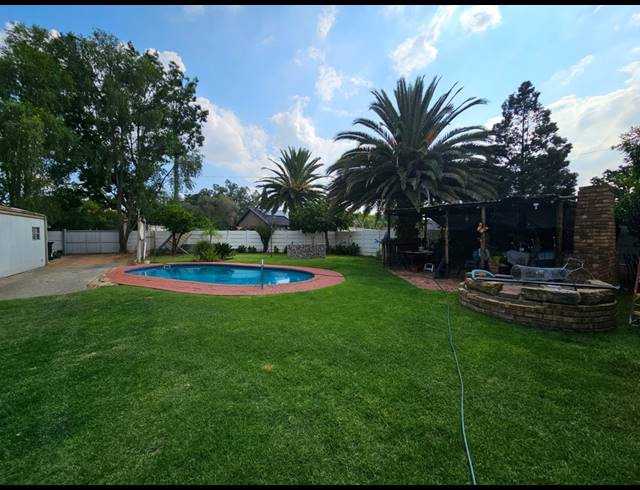 4 BEDROOM HOUSE TO LET IN VAALPARK